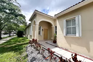 1901 Cedar Ct, Weston, FL 33327 - Photo 2