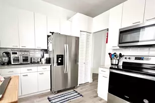 1901 Cedar Ct, Weston, FL 33327 - Photo 8