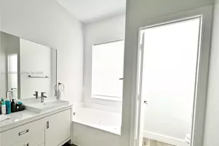 1901 Cedar Ct, Weston, FL 33327 - Photo 12