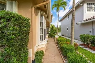 11834 Highland Pl, Coral Springs, FL 33071 - Photo 4