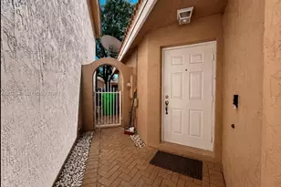 9312 NW 54th St, Sunrise, FL 33351 - Photo 2