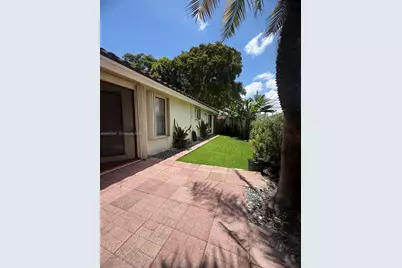 1004 San Remo Cir, Homestead, FL 33035 - Photo 22