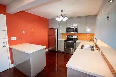 110 S Shore Dr #5B, Miami Beach, FL 33141 - Photo 6