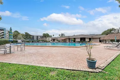 1101 Colony Point Cir #101, Pembroke Pines, FL 33026 - Photo 8