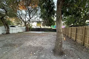 854 NW 76th St, Miami, FL 33150 - Photo 6