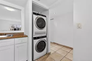 240 NW 107th Ave, Miami, FL 33172 - Photo 10