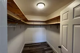 8411 NW 8th St, Miami, FL 33126 - Photo 10