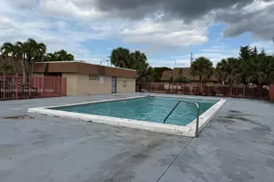 6580 W 24th Ct, Hialeah, FL 33016 - Photo 28