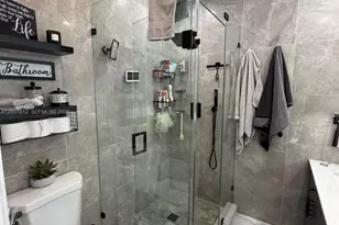 6580 W 24th Ct, Hialeah, FL 33016 - Photo 24
