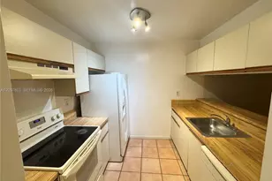 11251 SW 13th St, Pembroke Pines, FL 33025 - Photo 6