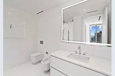 300 Biscayne Boulevard Way #4201E, Miami, FL 33131 - Photo 14