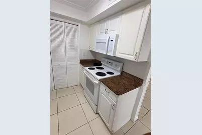 17600 NW 68th Ave #B2004, Hialeah, FL 33015 - Photo 12
