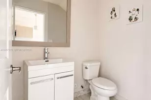 2505 NE 193rd St, Miami, FL 33180 - Photo 18