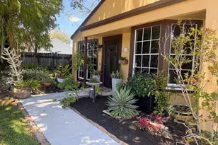 13541 SW 10th Pl, Davie, FL 33325 - Photo 2
