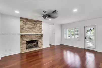 720 NE 17th Ter, Fort Lauderdale, FL 33304 - Photo 4