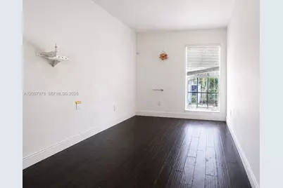13501 NE 23rd Ct, North Miami, FL 33181 - Photo 4
