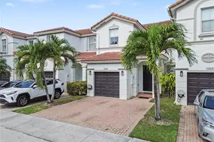 7876 NW 109th Path, Doral, FL 33178 - Photo 2