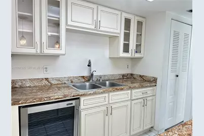802 NW 87th Ave #315, Miami, FL 33172 - Photo 6