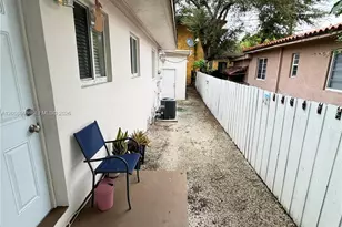4 NE 47th St, Miami, FL 33137 - Photo 10