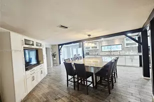 2445 SE Airport Estates St, Other City - In The State Of Florida, FL 34266 - Photo 6
