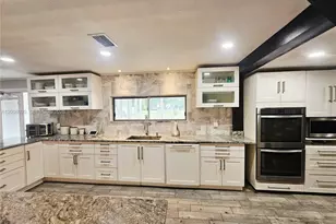 2445 SE Airport Estates St, Other City - In The State Of Florida, FL 34266 - Photo 10