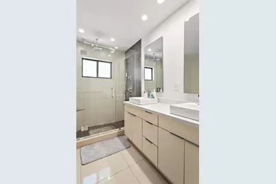 11335 NW 59th Ct, Hialeah, FL 33012 - Photo 22