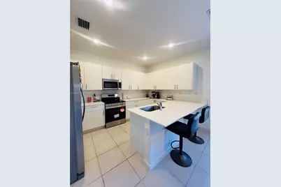 2562 SE 29th St, Homestead, FL 33035 - Photo 4