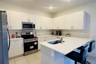 2562 SE 29th St, Homestead, FL 33035 - Photo 4