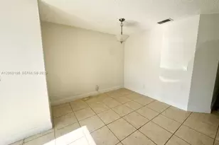 833 NW 208th Terrace, Pembroke Pines, FL 33029 - Photo 4