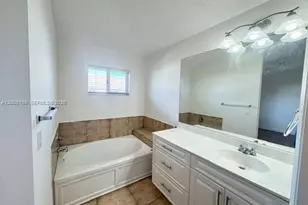 833 NW 208th Terrace, Pembroke Pines, FL 33029 - Photo 12