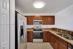 11401 NW 89th St, Doral, FL 33178 - Photo 4