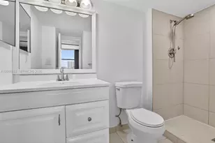3675 N Country Club Dr, Aventura, FL 33180 - Photo 30