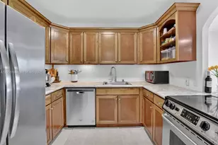 3675 N Country Club Dr, Aventura, FL 33180 - Photo 10