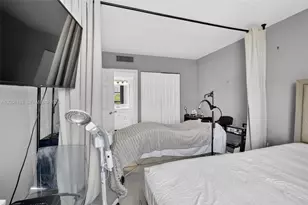 3675 N Country Club Dr, Aventura, FL 33180 - Photo 28