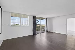 3300 W Rolling Hills Cir, Davie, FL 33328 - Photo 16