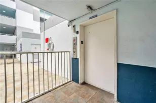 8261 NW 8th St, Miami, FL 33126 - Photo 20