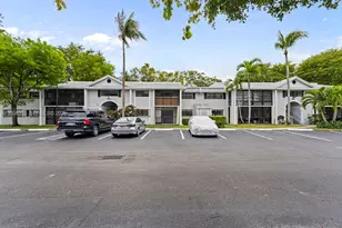 903 NE 199th St, Miami, FL 33179 - Photo 40