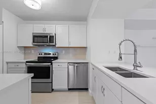 903 NE 199th St, Miami, FL 33179 - Photo 8