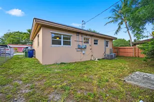 823 NW 9th St, Hallandale Beach, FL 33009 - Photo 16