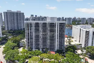 3640 Yacht Club Dr, Aventura, FL 33180 - Photo 46