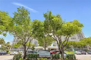3701 N Country Club Dr, Aventura, FL 33180 - Photo 36