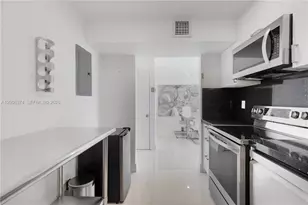 3701 N Country Club Dr, Aventura, FL 33180 - Photo 10