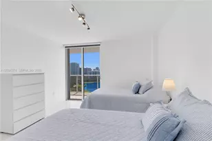 3701 N Country Club Dr, Aventura, FL 33180 - Photo 26