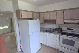250 NE 41st St, Oakland Park, FL 33334 - Photo 6