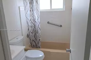 250 NE 41st St, Oakland Park, FL 33334 - Photo 12