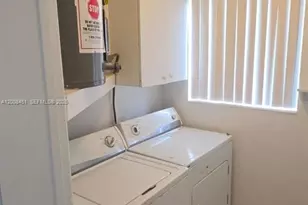 250 NE 41st St, Oakland Park, FL 33334 - Photo 6