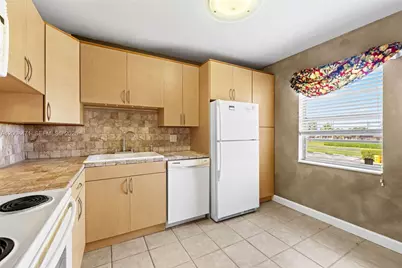 110 Lake Meryl Dr #216, West Palm Beach, FL 33411 - Photo 8