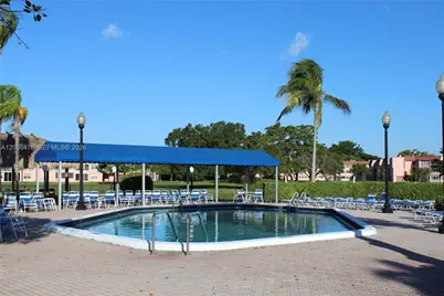 9480 Sunrise Lakes Blvd #204, Sunrise, FL 33322 - Photo 18