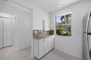 1031 Pine Isle Ln, Naples, FL 34112 - Photo 10
