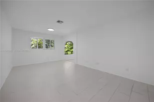 1031 Pine Isle Ln, Naples, FL 34112 - Photo 6